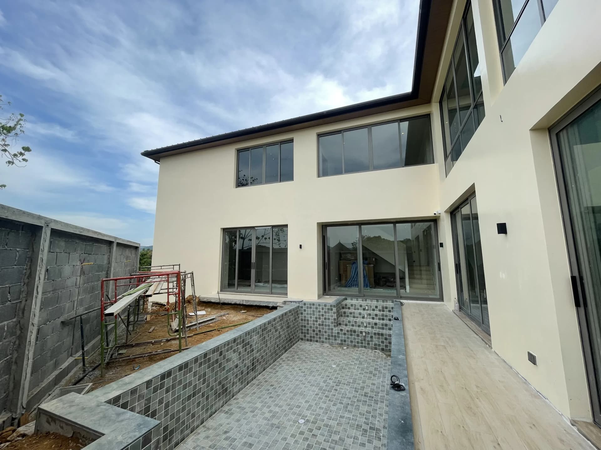 5 May 2026: the show villa rendered and glazed, pool being tiled